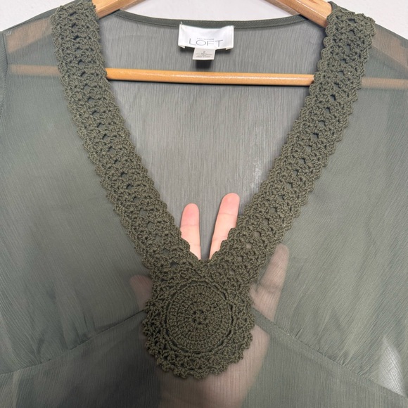 Loft Sheer Green Long Sleeve Blouse Crochet Neckline Women’s Size 2 - Picture 3 of 5